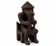 WINDALF Figur THOR 15 cm Auf Stuhl Geschw&auml;rzt Handarbeit Holz - Windalf.de