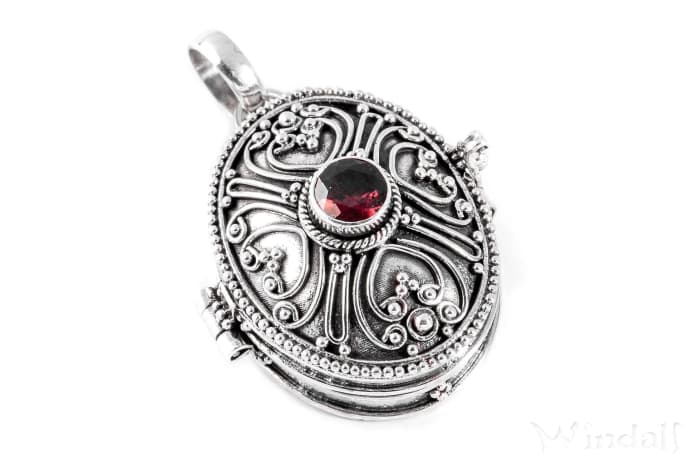 WINDALF Schmuck Anh&auml;nger FIONA 3 cm Foto-Medaillon mit Granatstein & Innerem Fach Handarbeit Silber - Windalf.de